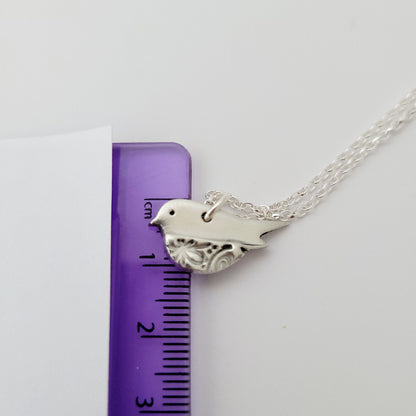 Sterling-silver-robin-bird-pendant-necklace-width