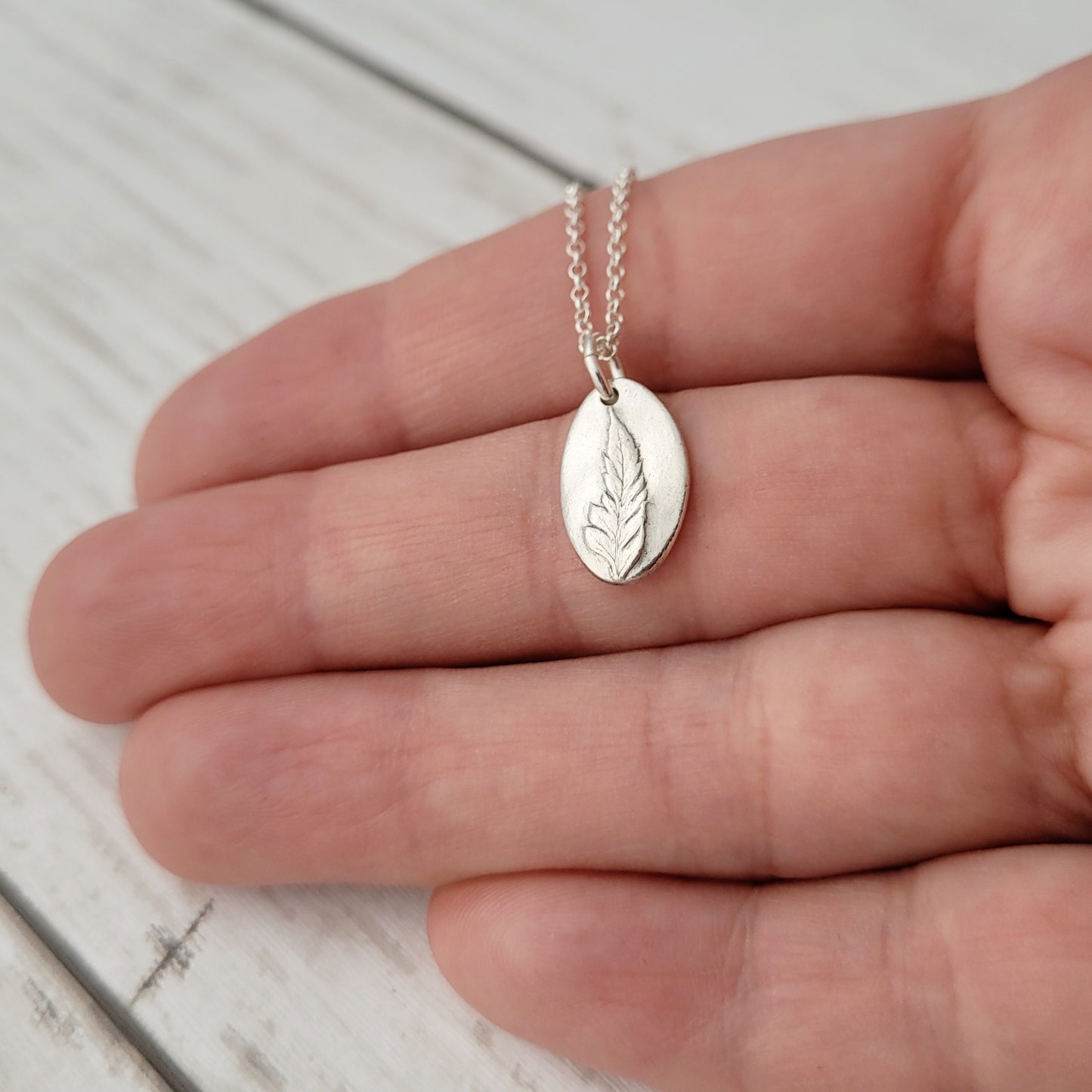 Sterling-silver-small-fern-leaf-pendant-necklace-3