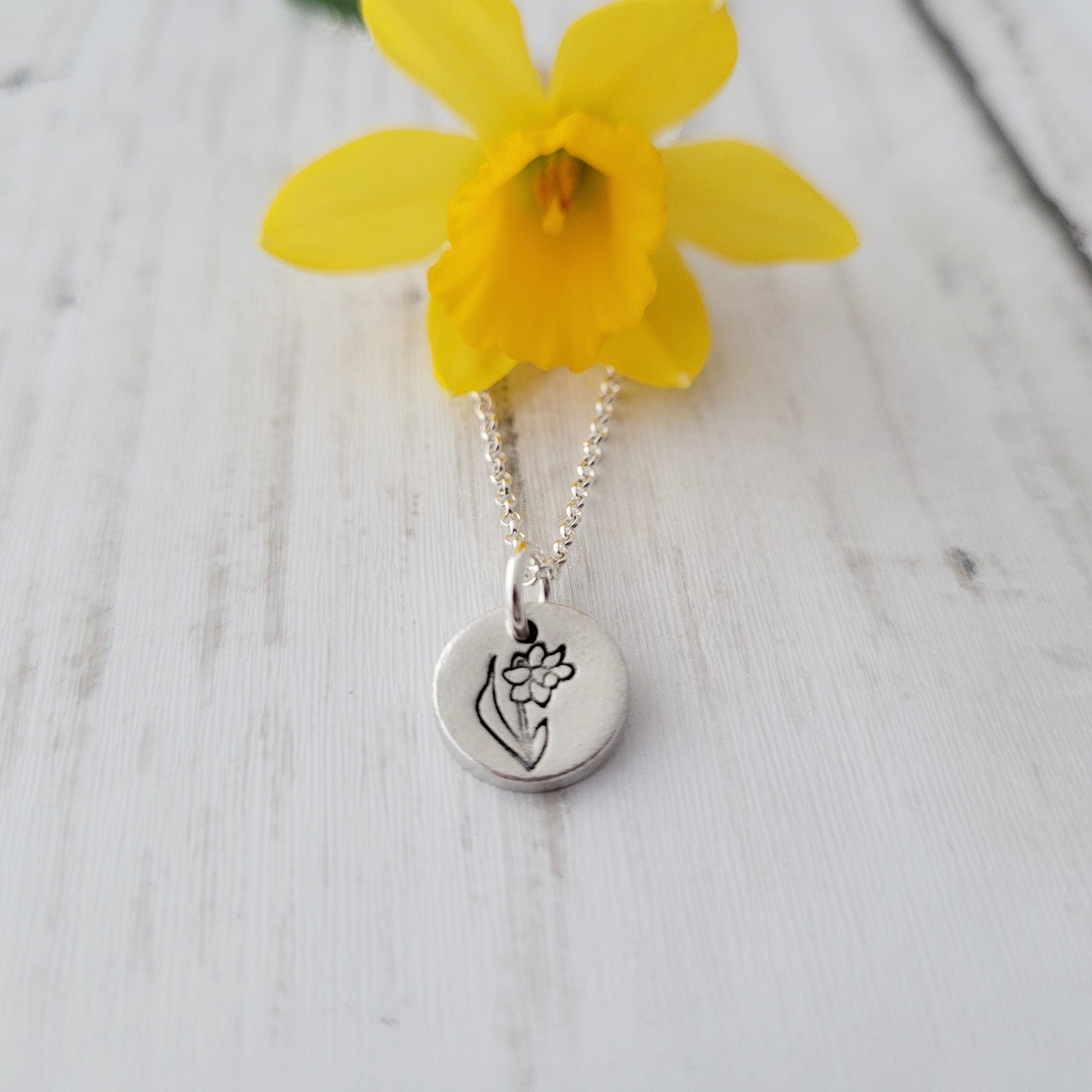 Sterling-silver-tiny-daffodil-pendant-necklace-0