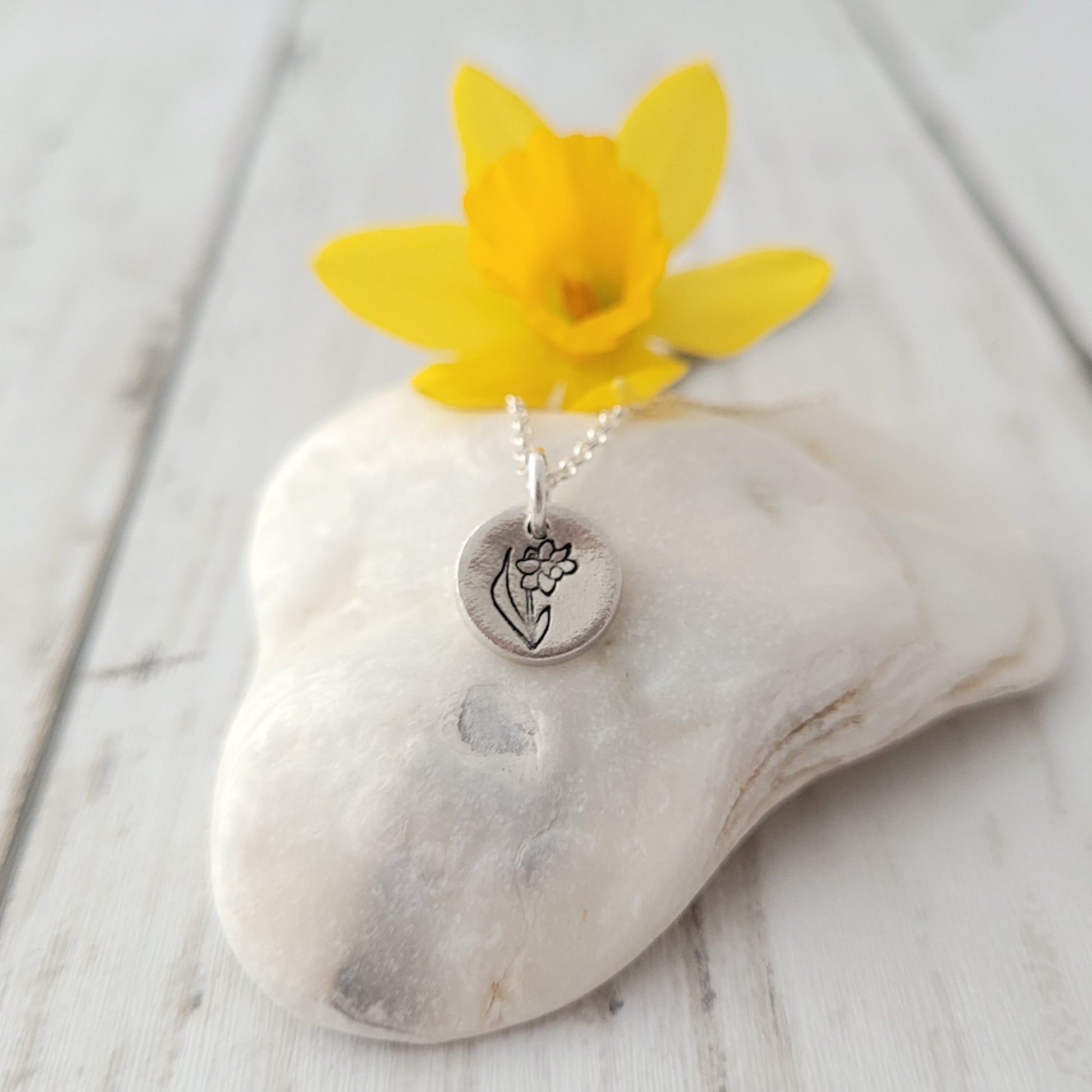 Sterling-silver-tiny-daffodil-pendant-necklace-3