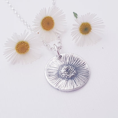 sterling-silver-medium-real-daisy-pendant-necklace -0