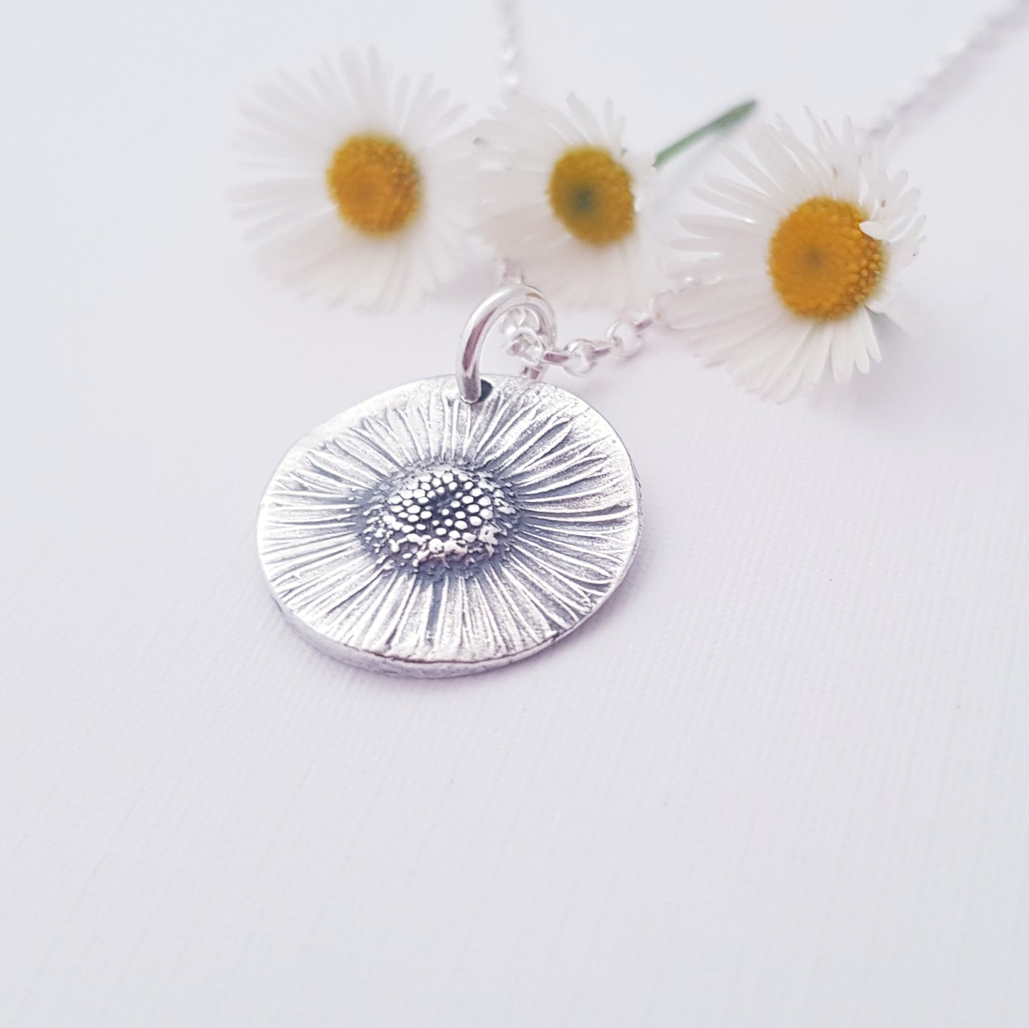 sterling-silver-medium-real-daisy-pendant-necklace -3