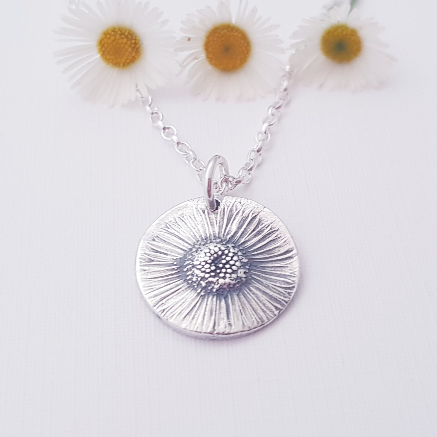 sterling-silver-medium-real-daisy-pendant-necklace -1