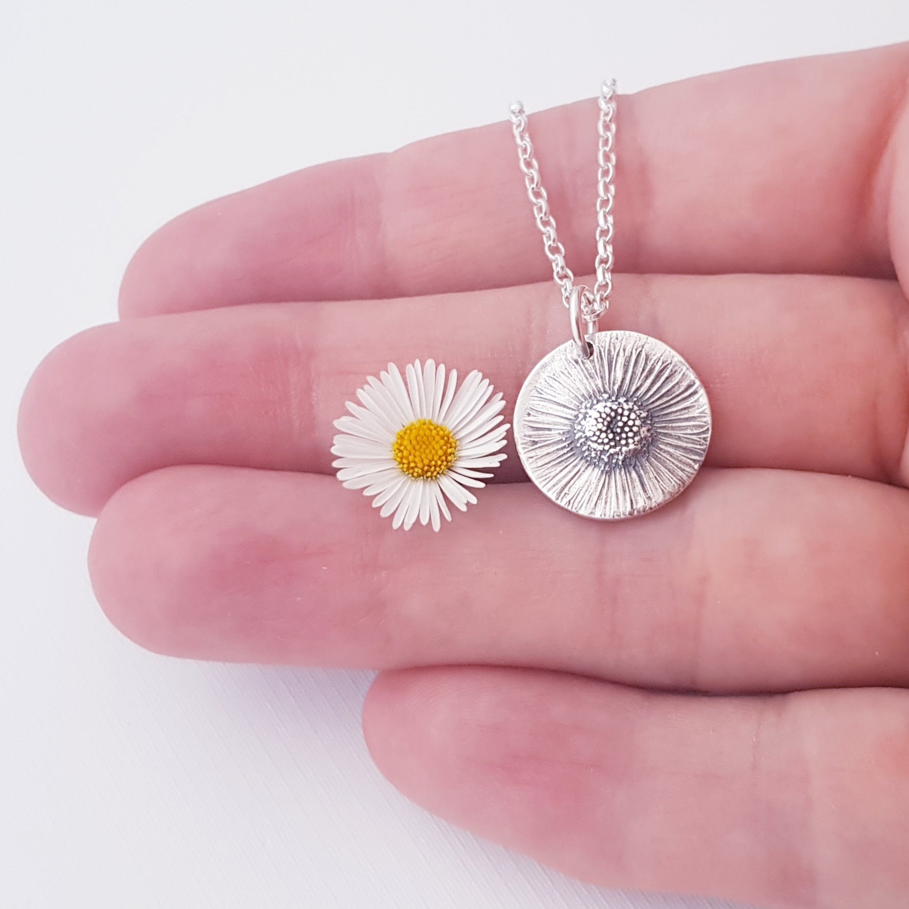 sterling-silver-medium-real-daisy-pendant-necklace -2